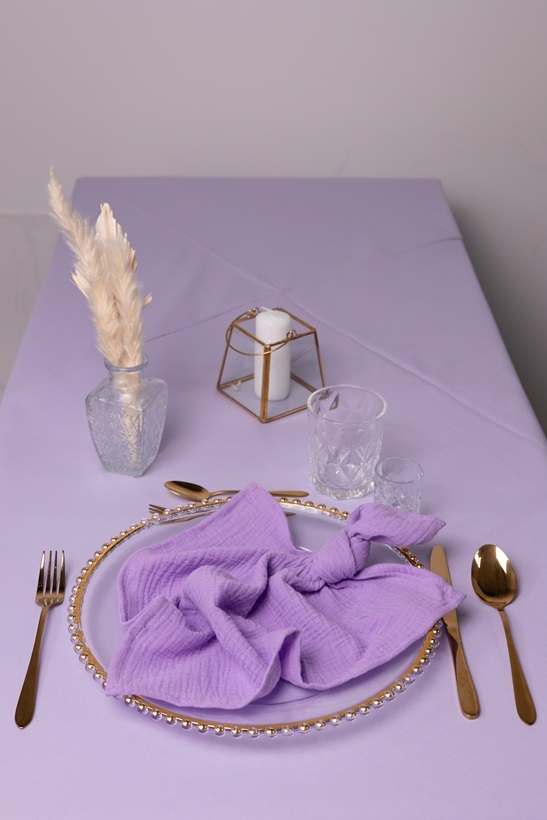 Obrus w kolorze liliowym na wynajem Obrus w kolorze liliowym na wynajem